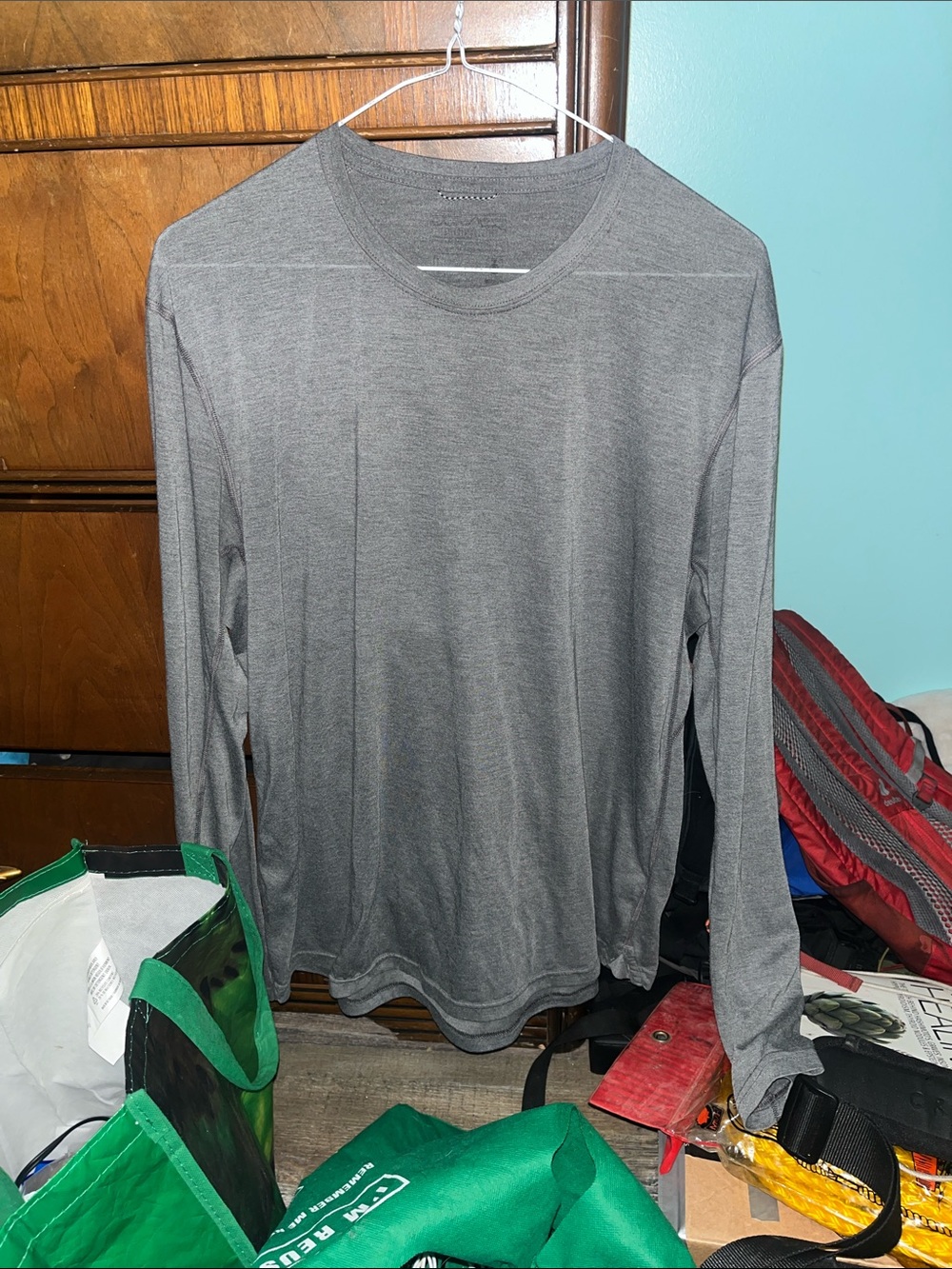 Patagonia Men's Long-Sleeve Crewneck Shirt - Heather Gray. Capilene cool daily L